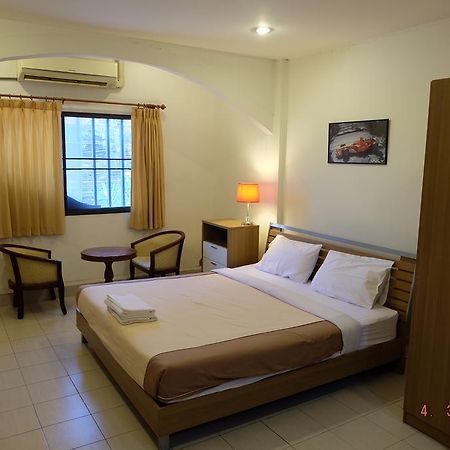 Piccolo Restaurant And Guest House Pattaya Ngoại thất bức ảnh