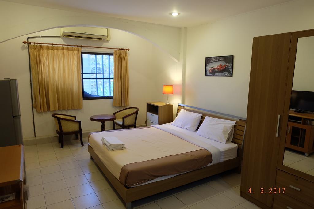 Piccolo Restaurant And Guest House Pattaya Ngoại thất bức ảnh